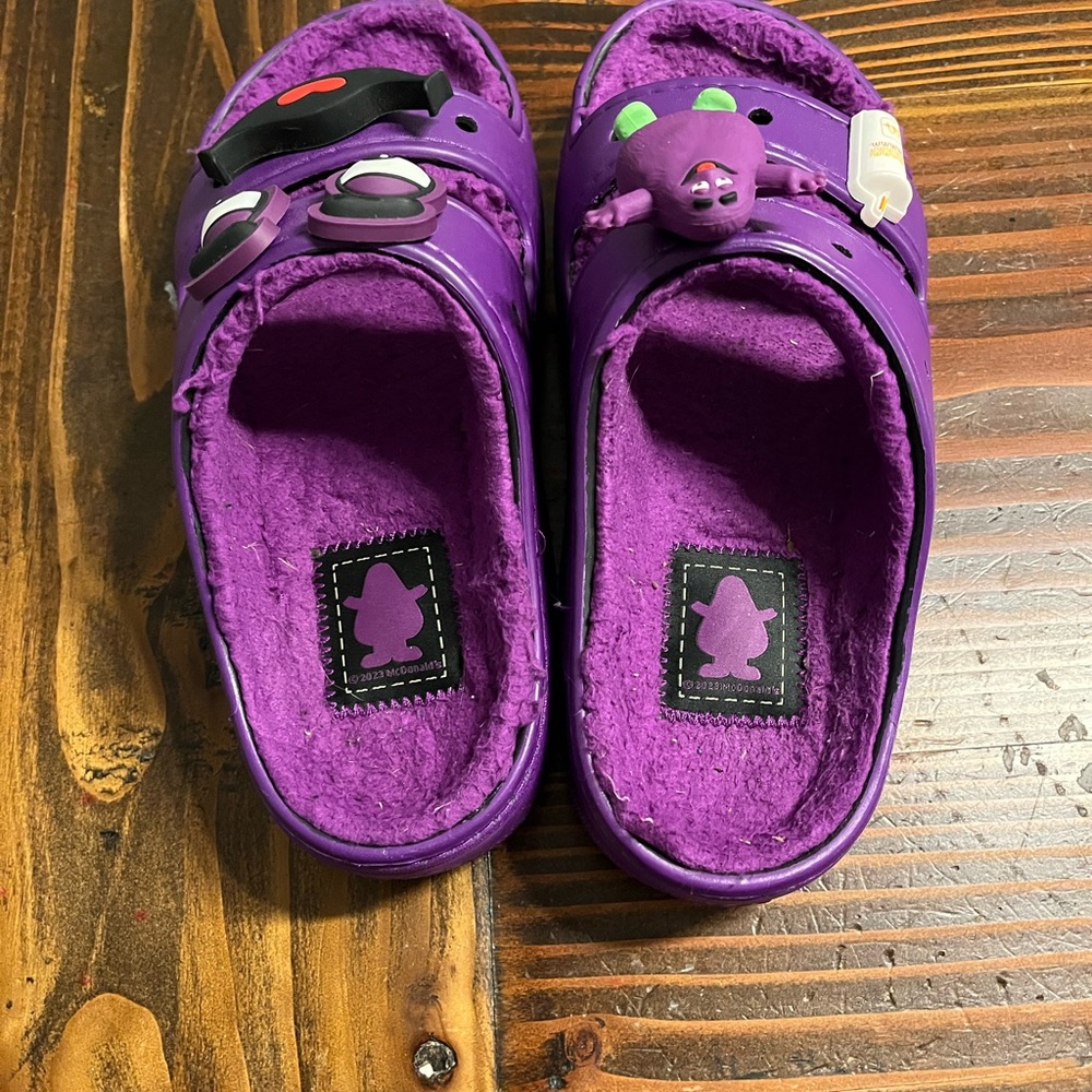 Limited Edition Grimace Crocs with giblets - Picture 3 of 9